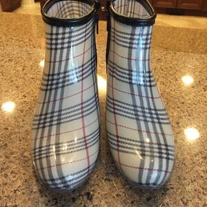 Rain Boots Size 7